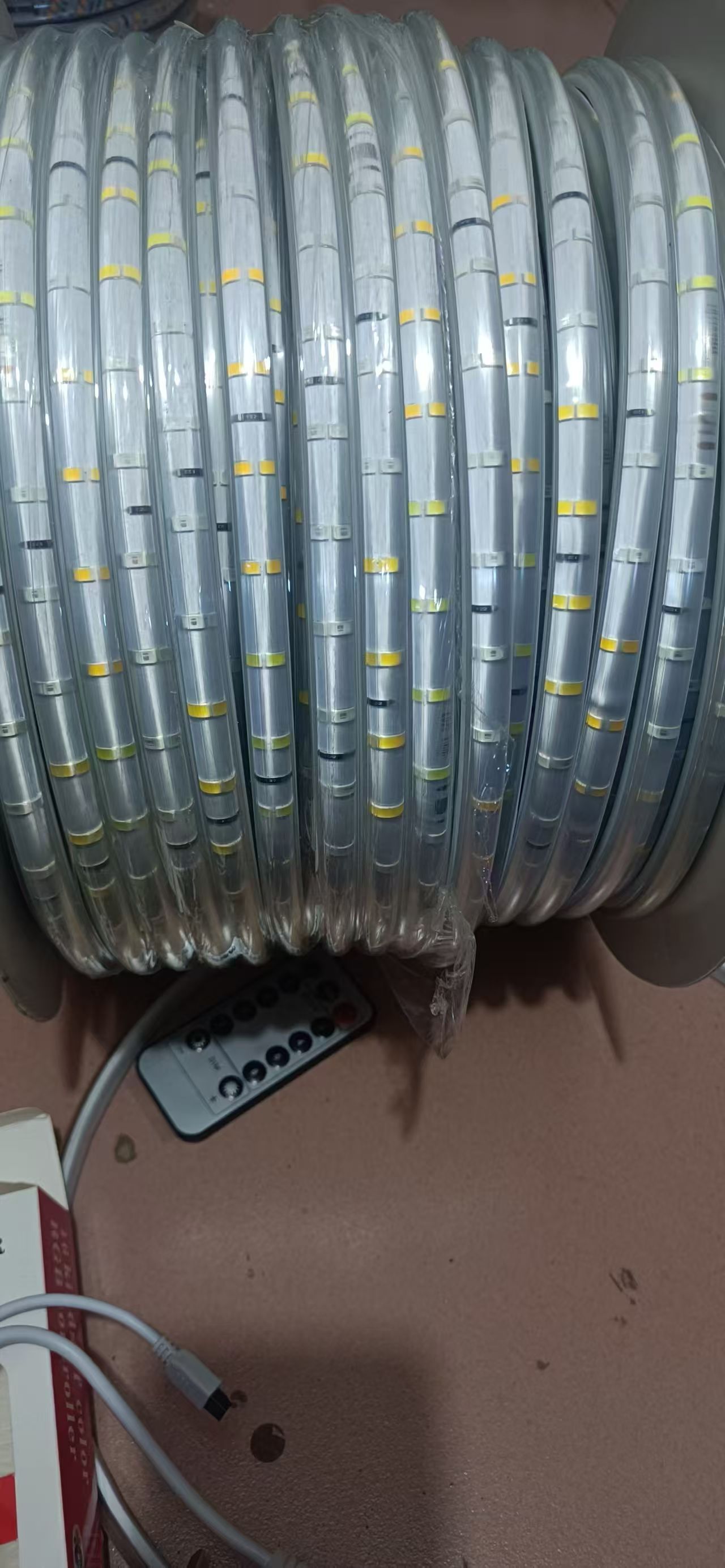 批发单排弧面透镜48珠超亮跑马彩色节日装饰led户外防水抗冻led灯带一百米