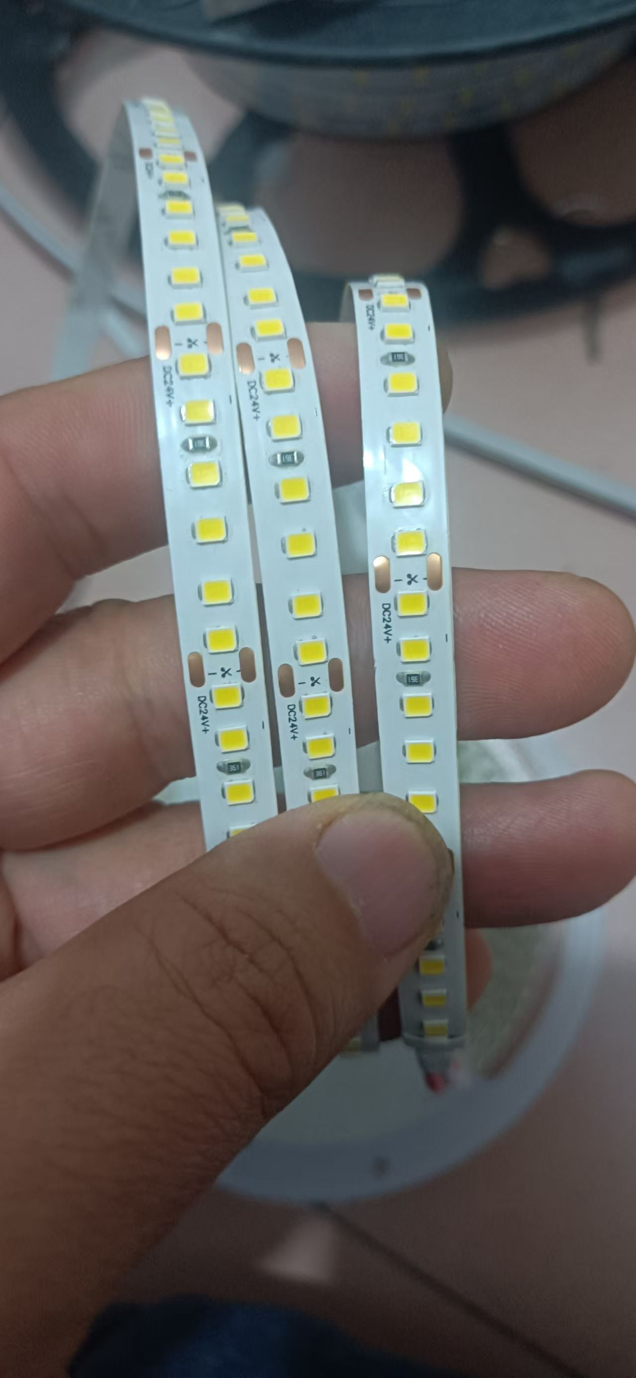 批发24v 单排180珠自粘无频闪线性灯专用贴片led灯带10盘10米